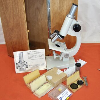 gebrauchtes Apothekenmikroskop Hertel &amp; Reuss F