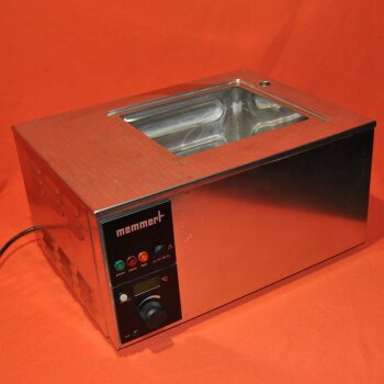 gebrauchtes Labor-Wasserbad Memmert WB7 7 Liter Digitalsteuerung